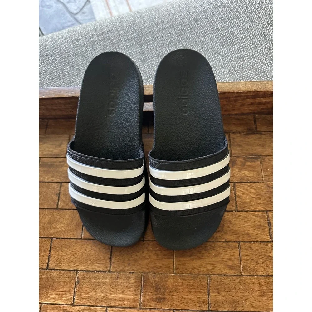 Adidas Adilette Shower Slides Kids Black White Sandals‎ GZ5922 Size 2 EUC